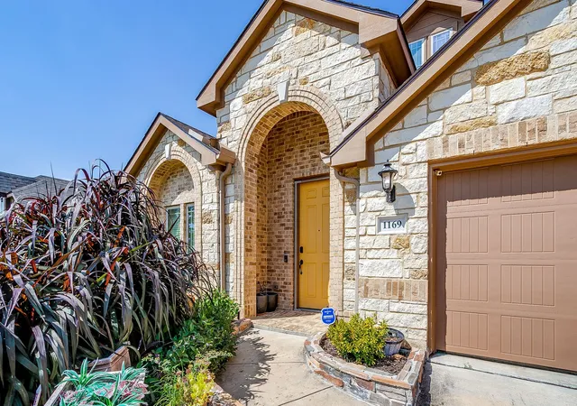 Photo 2 of Single family home for sale at 1169 Spring Cress Dr, Burleson, TX 76028 | MLS# 21394864 | Listing updated on 2026-09-25