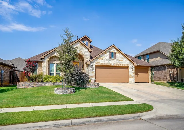 Photo 3 of Single family home for sale at 1169 Spring Cress Dr, Burleson, TX 76028 | MLS# 21394864 | Listing updated on 2026-09-25
