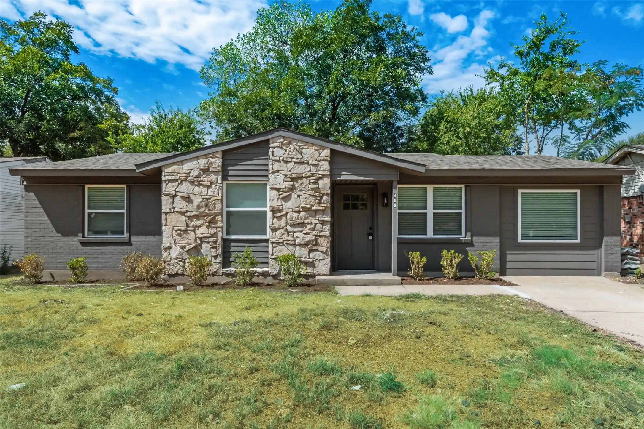 Photo 1 of Sale Pending at 409 Birchwood Cir, Mesquite, TX 75149 | MLS# 21393272 | Listing updated on 2026-10-19