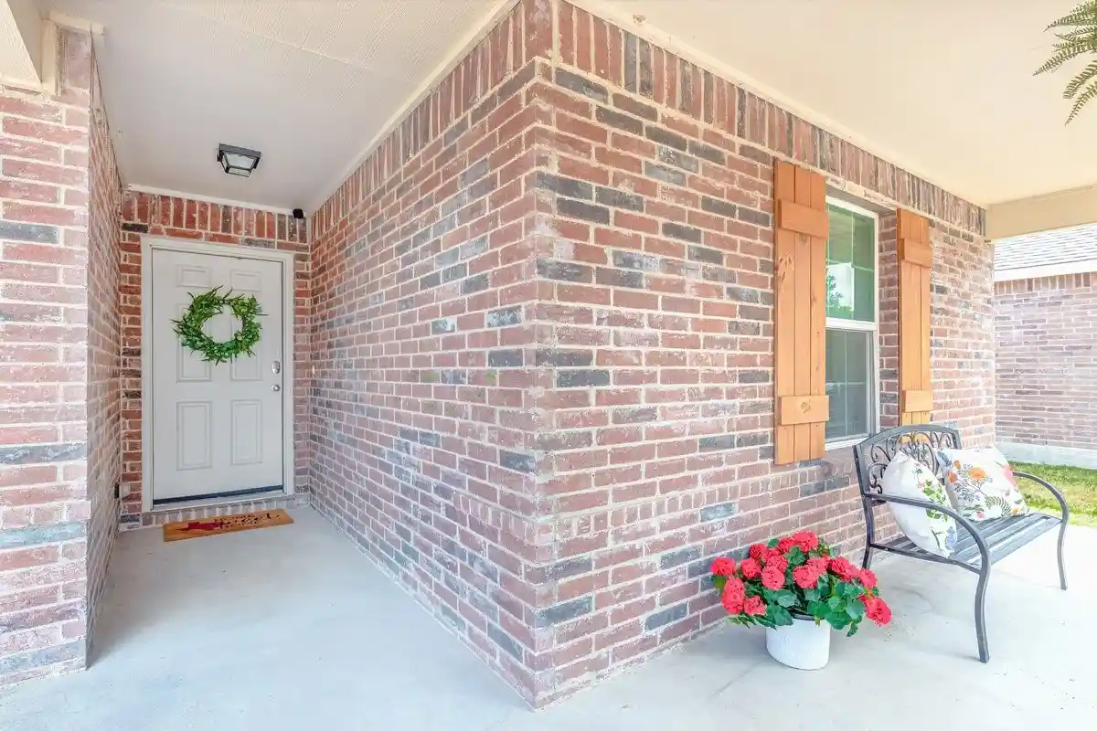 Photo 1 of Single family home for sale at 5913 Mountain Blf Dr, Fort Worth, TX 76179 | MLS# 21392771 | Listing updated on 2026-10-17