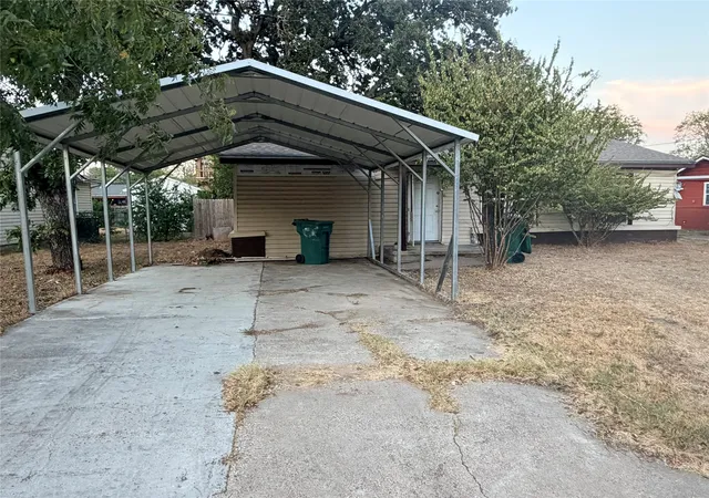 Photo 1 of Single family home for sale at 607 N Norma Dr, Lacy Lakeview, TX 76705 | MLS# 21394629 | Listing updated on 2026-09-29