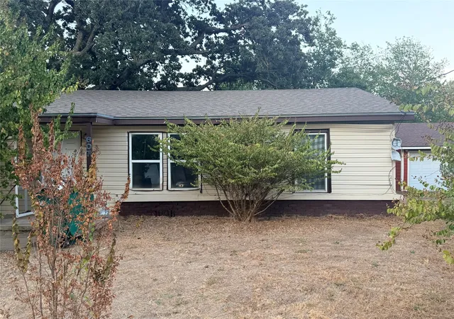 Photo 2 of Single family home for sale at 607 N Norma Dr, Lacy Lakeview, TX 76705 | MLS# 21394629 | Listing updated on 2026-09-29