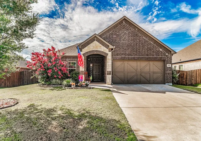 Photo 1 of Single family home for sale at 5005 Brookside Dr, Argyle, TX 76226 | MLS# 21392413 | Listing updated on 2026-09-25