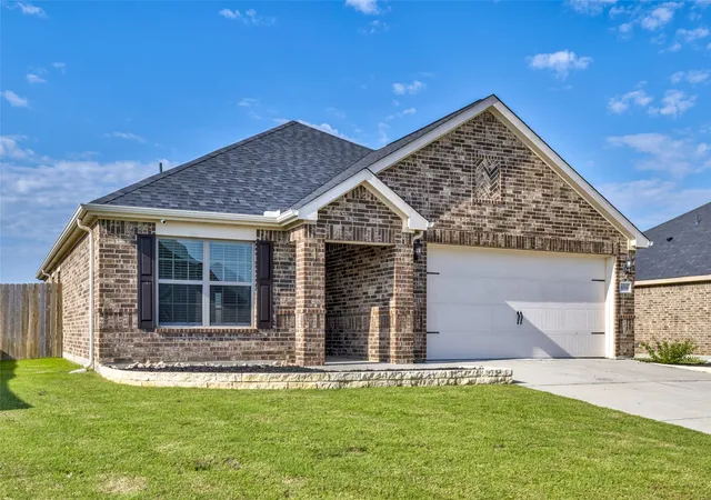 Photo 1 of Single family home for sale at 4014 Lakeview Dr, Sanger, TX 76266 | MLS# 21394674 | Listing updated on 2026-10-08
