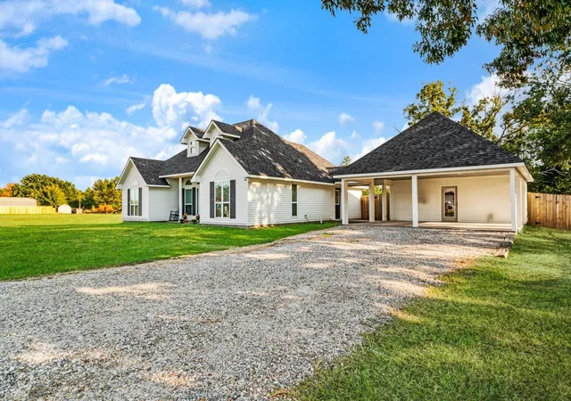 Photo 3 of Single family home for sale at 720 Daniel St, Blossom, TX 75416 | MLS# 21395053 | Listing updated on 2026-09-25