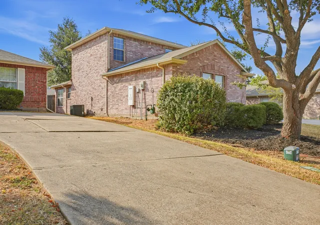 Photo 3 of Single family home for sale at 1002 Chatham Ln, Forney, TX 75126 | MLS# 21392499 | Listing updated on 2026-10-05