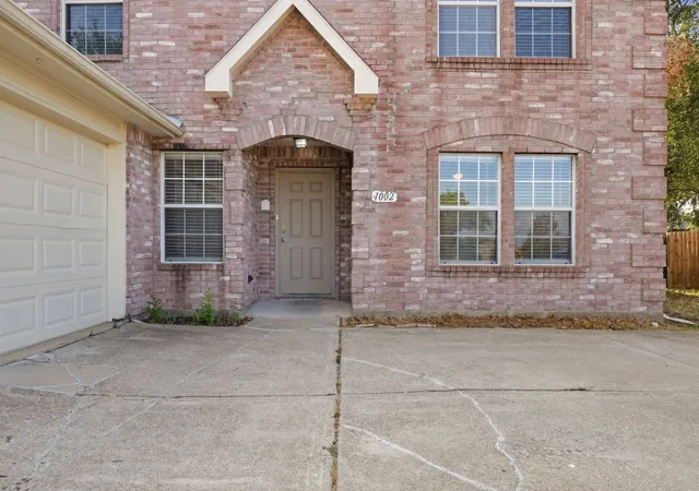 Photo 4 of Single family home for sale at 1002 Chatham Ln, Forney, TX 75126 | MLS# 21392499 | Listing updated on 2026-10-05