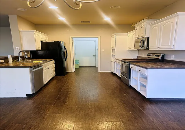 Photo 4 of Single family home for sale at 908 John Kennedy Dr, Saginaw, TX 76179 | MLS# 21368562 | Listing updated on 2026-09-25
