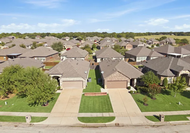 Photo 3 of Single family home for sale at 620 Redwood Dr, Greenville, TX 75402 | MLS# 21391140 | Listing updated on 2026-10-04