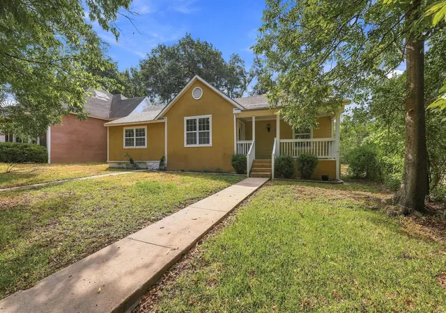 Photo 1 of Sale Pending at 424 W Sears St, Denison, TX 75020 | MLS# 21394774 | Listing updated on 2026-10-10