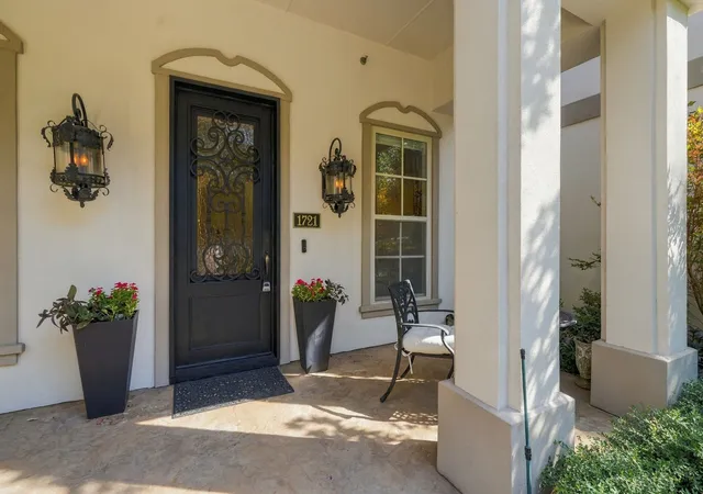 Photo 2 of Single family home for sale at 1721 Fountain Pass Dr, Colleyville, TX 76034 | MLS# 21389410 | Listing updated on 2026-10-06