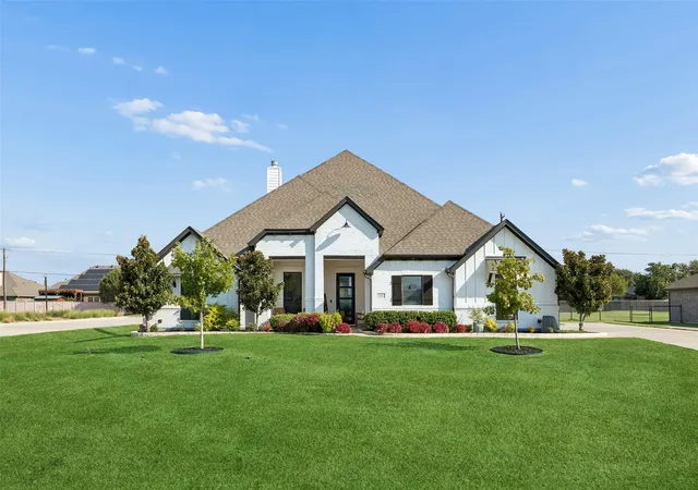 Photo 1 of Single family home for sale at 1402 Oliver Crk Ln, Justin, TX 76247 | MLS# 21393545 | Listing updated on 2026-10-10