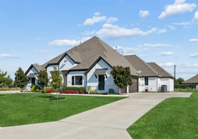 Photo 2 of Single family home for sale at 1402 Oliver Crk Ln, Justin, TX 76247 | MLS# 21393545 | Listing updated on 2026-10-10