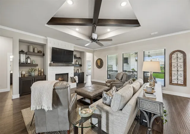 Photo 3 of Single family home for sale at 1402 Oliver Crk Ln, Justin, TX 76247 | MLS# 21393545 | Listing updated on 2026-10-10