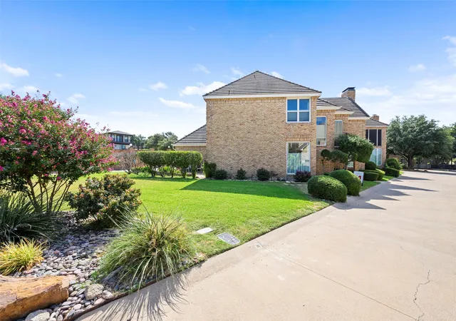 Photo 2 of Single family home for sale at 8404 Sunset Cvs Dr, Fort Worth, TX 76179 | MLS# 21392757 | Listing updated on 2026-09-26