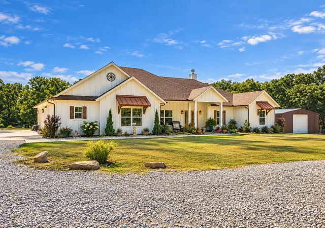 Photo 1 of Single family home for sale at 2525 Preskitt Rd, Decatur, TX 76234 | MLS# 21395012 | Listing updated on 2026-10-02