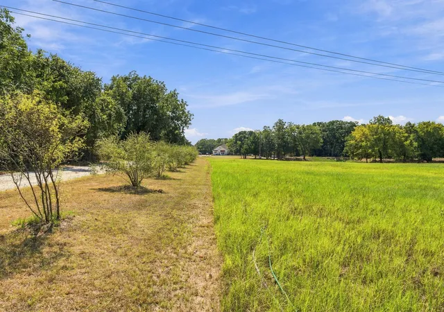 Photo 3 of Single family home for sale at 2525 Preskitt Rd, Decatur, TX 76234 | MLS# 21395012 | Listing updated on 2026-10-02