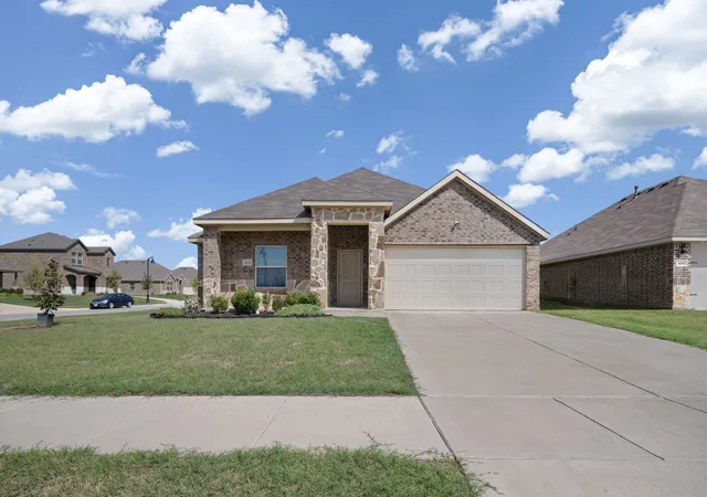 Single family home for sale at 418 War Emblem Ln, Waxahachie, TX 75165 | MLS# 21395085