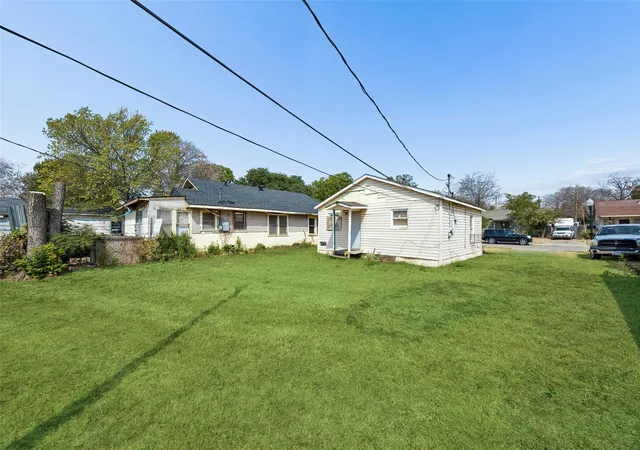 Photo 3 of Single family home for sale at 1224 E Morningside Dr, Fort Worth, TX 76104 | MLS# 21394051 | Listing updated on 2026-10-05