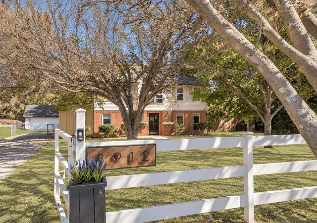 Photo 2 of Single family home for sale at 8912 S Hickory Rd, Krum, TX 76249 | MLS# 21388075 | Listing updated on 2026-10-09
