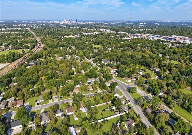 Photo 4 of Sale Pending at 817 House St, Fort Worth, TX 76103 | MLS# 21393881 | Listing updated on 2026-09-29