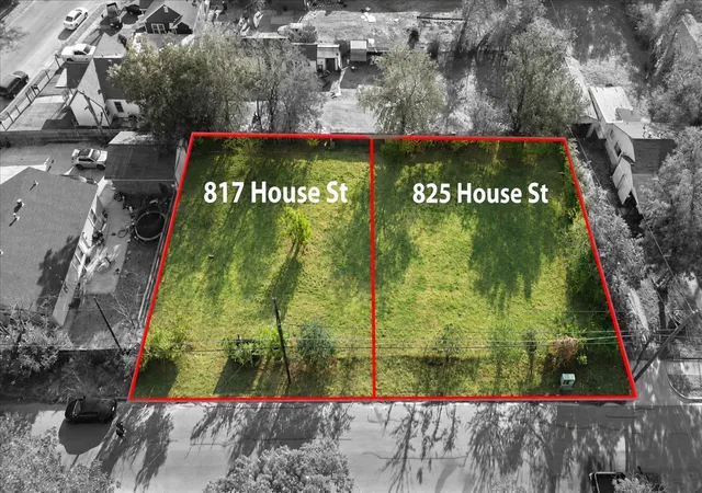 Photo 1 of Sale Pending at 825 House St, Fort Worth, TX 76103 | MLS# 21394818 | Listing updated on 2026-09-29