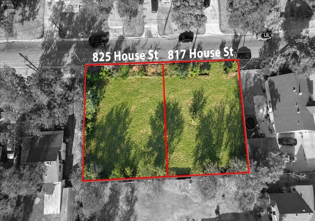 Photo 3 of Sale Pending at 825 House St, Fort Worth, TX 76103 | MLS# 21394818 | Listing updated on 2026-09-29