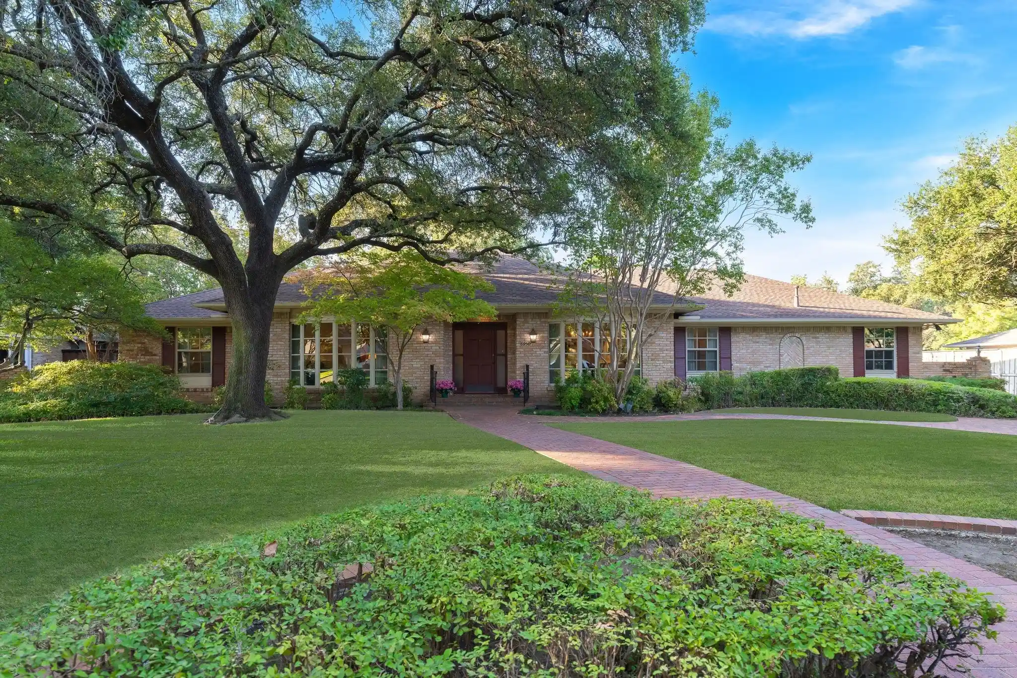Photo 1 of Single family home for sale at 6950 Midcrest Dr, Dallas, TX 75254 | MLS# 21394373 | Listing updated on 2026-10-27