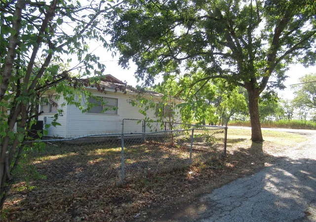 Photo 4 of Single family home for sale at 2501 State Hwy 66, Caddo Mills, TX 75135 | MLS# 21393407 | Listing updated on 2026-09-25