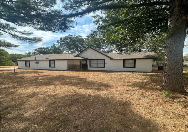 Single family home for sale at 632 W Ayers Ave, De Leon, TX 76444 | MLS# 21395276