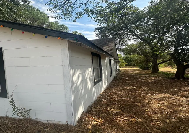Photo 3 of Single family home for sale at 632 W Ayers Ave, De Leon, TX 76444 | MLS# 21395276 | Listing updated on 2026-09-25
