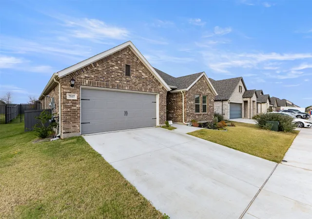 Photo 2 of Single family home for sale at 7537 Prairie Holly Ln, Venus, TX 76084 | MLS# 21395303 | Listing updated on 2026-09-25