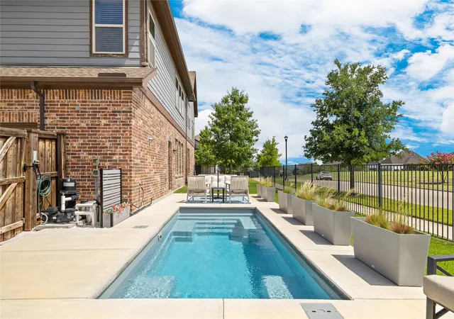 Photo 2 of Single family home for sale at 1820 Roundtree Cir W, Aledo, TX 76008 | MLS# 21395316 | Listing updated on 2026-10-07