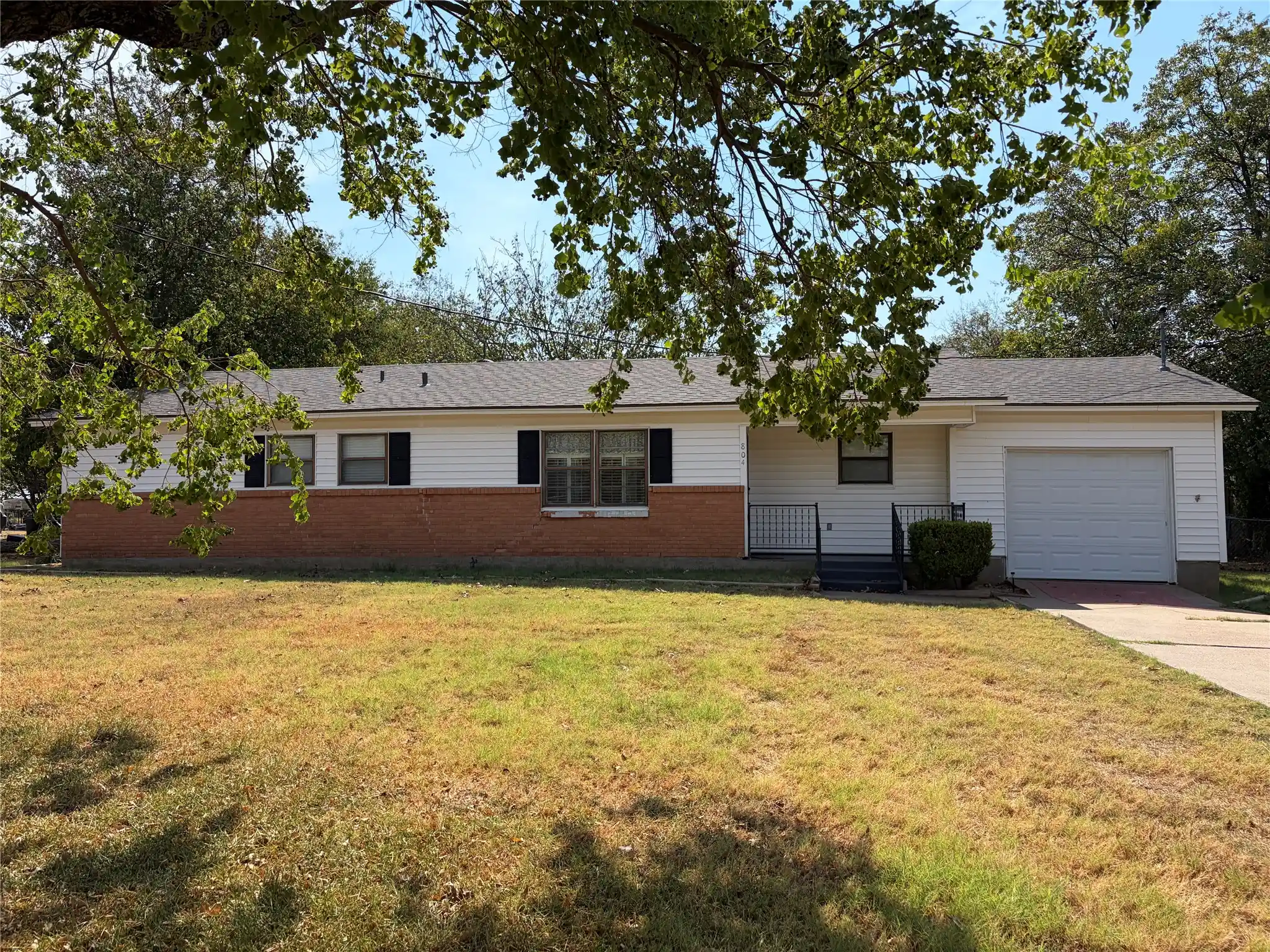 Single family home for sale at 804 E Adams St, Itasca, TX 76055 | MLS# 21392735