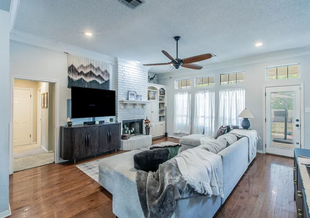 Photo 3 of Single family home for sale at 9505 Lost Trails Dr, Waco, TX 76712 | MLS# 21395158 | Listing updated on 2026-10-05