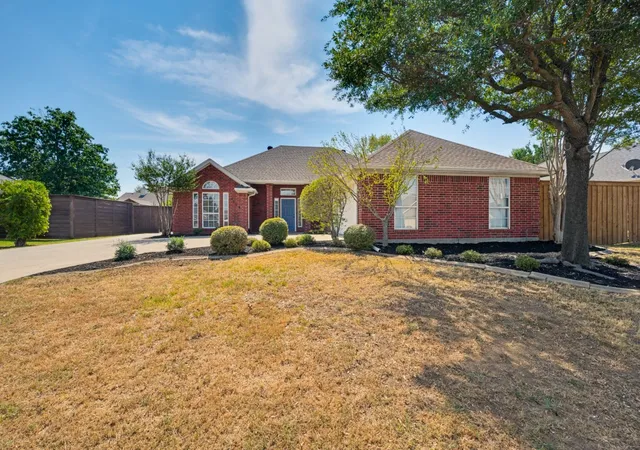 Photo 1 of Single family home for sale at 1005 Diane St, Aubrey, TX 76227 | MLS# 21384303 | Listing updated on 2026-10-08