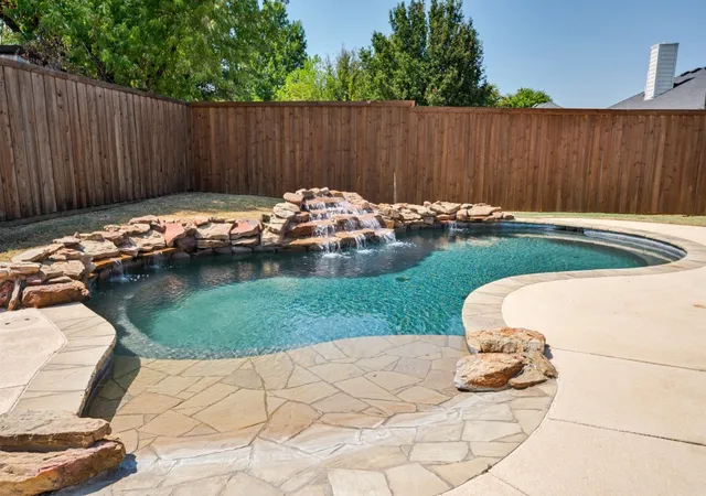 Photo 2 of Single family home for sale at 1005 Diane St, Aubrey, TX 76227 | MLS# 21384303 | Listing updated on 2026-10-08