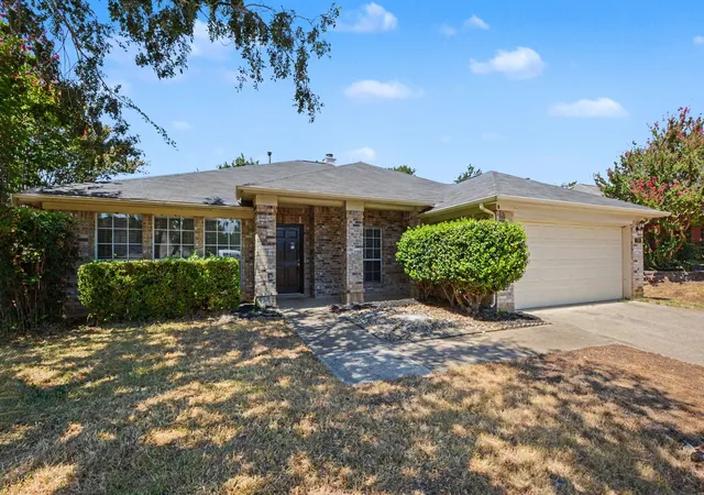 Photo 1 of Single family home for sale at 737 Oak Dale Ave, Lake Dallas, TX 75065 | MLS# 21390119 | Listing updated on 2026-09-25