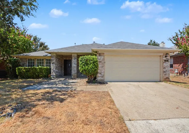 Photo 2 of Single family home for sale at 737 Oak Dale Ave, Lake Dallas, TX 75065 | MLS# 21390119 | Listing updated on 2026-09-25