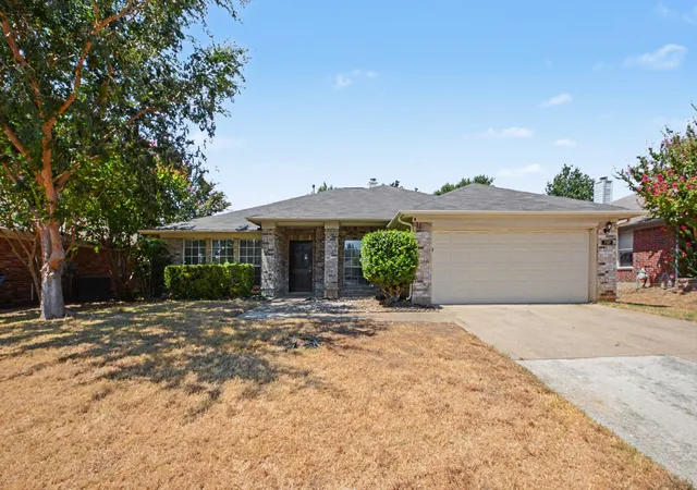 Photo 3 of Single family home for sale at 737 Oak Dale Ave, Lake Dallas, TX 75065 | MLS# 21390119 | Listing updated on 2026-09-25