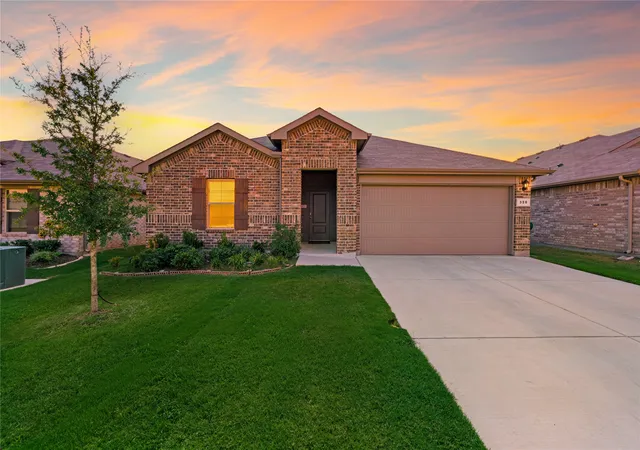 Photo 1 of Single family home for sale at 320 Sculptors Xing, Springtown, TX 76082 | MLS# 21392444 | Listing updated on 2026-10-08