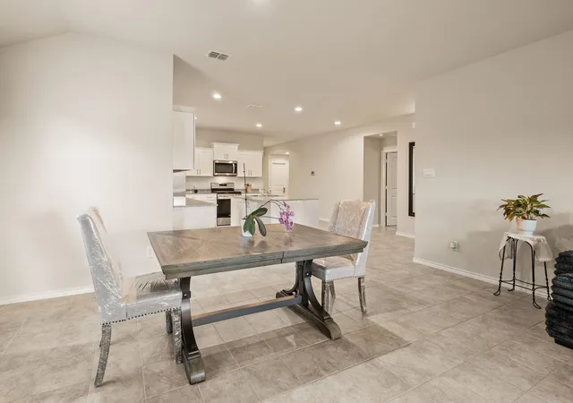 Photo 4 of Single family home for sale at 320 Sculptors Xing, Springtown, TX 76082 | MLS# 21392444 | Listing updated on 2026-10-08