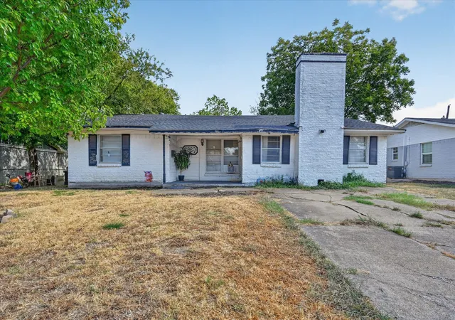 Photo 1 of Sale Pending at 3320 Shorewood Dr, Mesquite, TX 75150 | MLS# 21394557 | Listing updated on 2026-10-06
