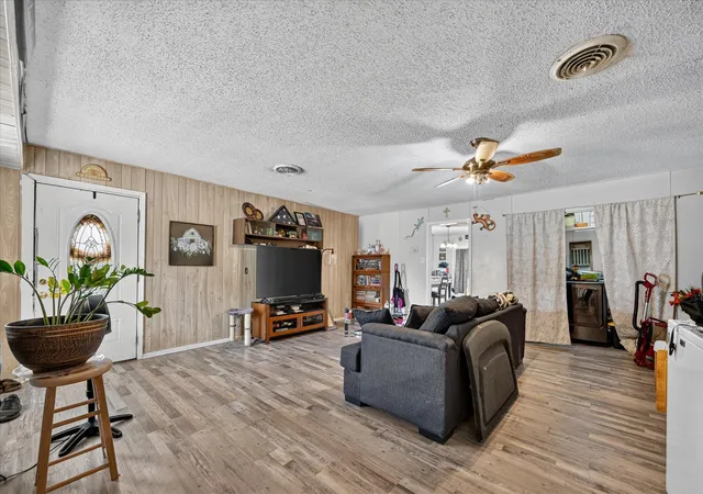 Photo 3 of Sale Pending at 3320 Shorewood Dr, Mesquite, TX 75150 | MLS# 21394557 | Listing updated on 2026-10-06