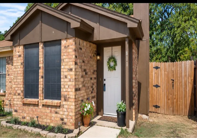 Photo 1 of Single family home for sale at 811 Woodland Ct, Kennedale, TX 76060 | MLS# 21392943 | Listing updated on 2026-09-25