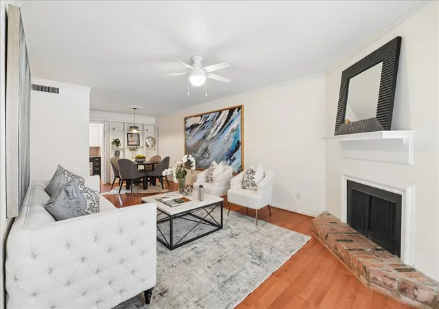 Listing Photo 2 - Condo for sale in building located at 3212 Daniel Ave, University Park, TX 75205 - Unit #D