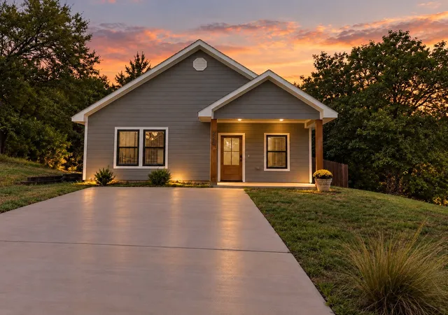 Photo 1 of Single family home for sale at 225 E Washington St, Denison, TX 75021 | MLS# 21370523 | Listing updated on 2026-10-03