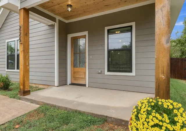 Photo 4 of Single family home for sale at 225 E Washington St, Denison, TX 75021 | MLS# 21370523 | Listing updated on 2026-10-03