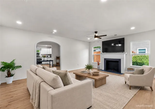 Photo 1 of Single family home for sale at 1402 N Brents Ave, Sherman, TX 75090 | MLS# 21395331 | Listing updated on 2026-10-08