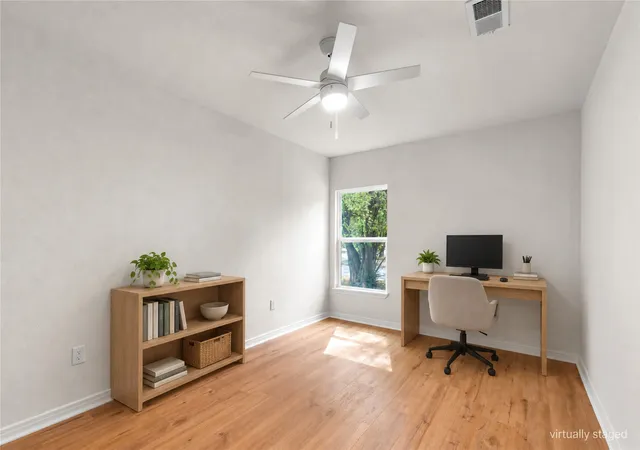 Photo 3 of Single family home for sale at 1402 N Brents Ave, Sherman, TX 75090 | MLS# 21395331 | Listing updated on 2026-10-08